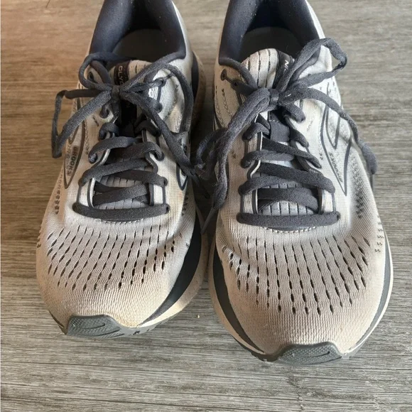 Brooks Women’s 7.5 Tennis Shoes - Picture 6 of 10